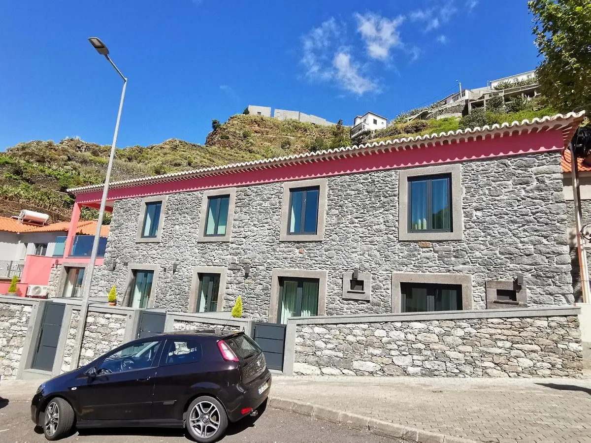 Charming Studios In Calheta Beach - Villa Esmeralda