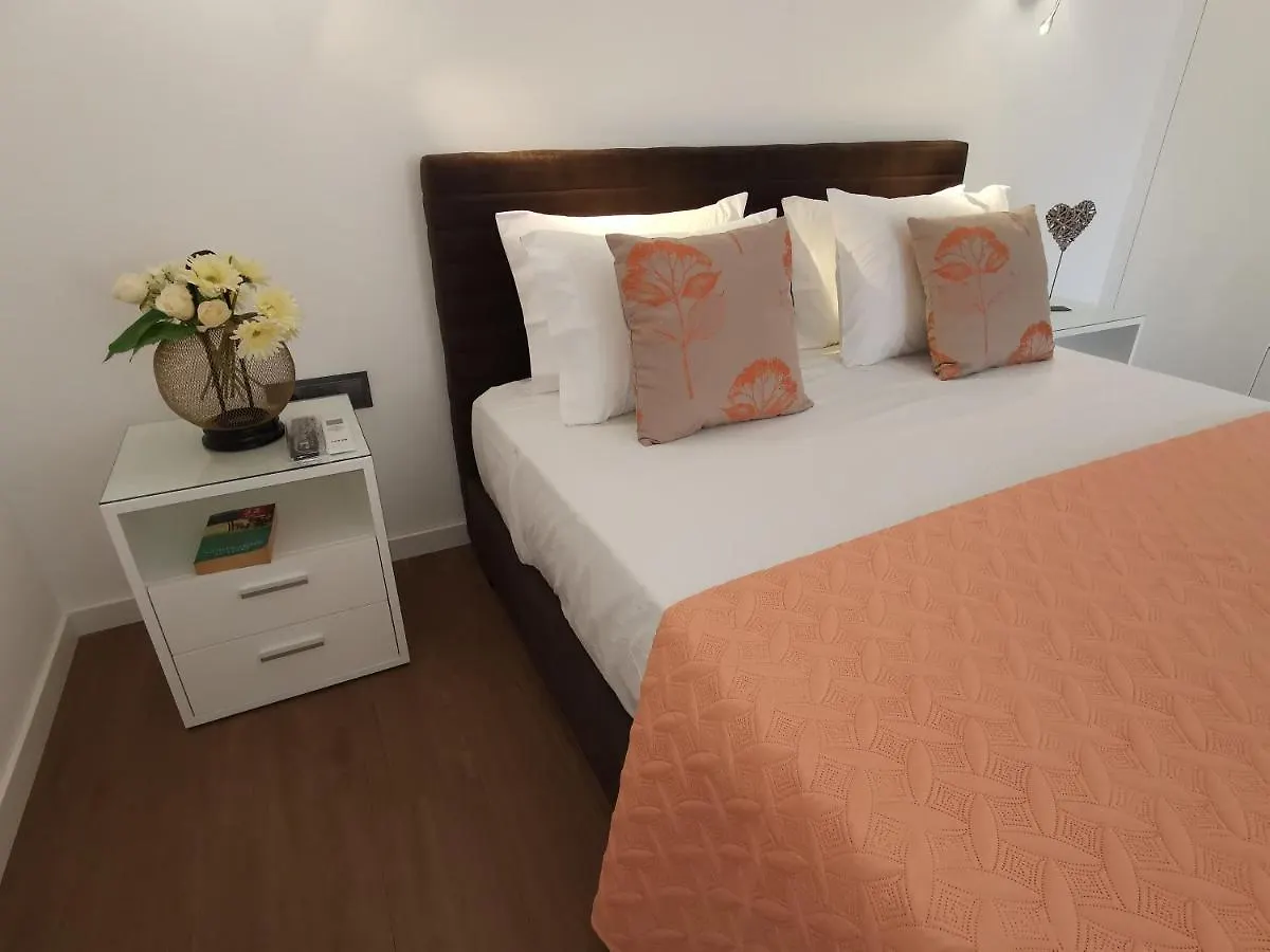 Charming Studios In Calheta Beach - Villa Esmeralda Apartment