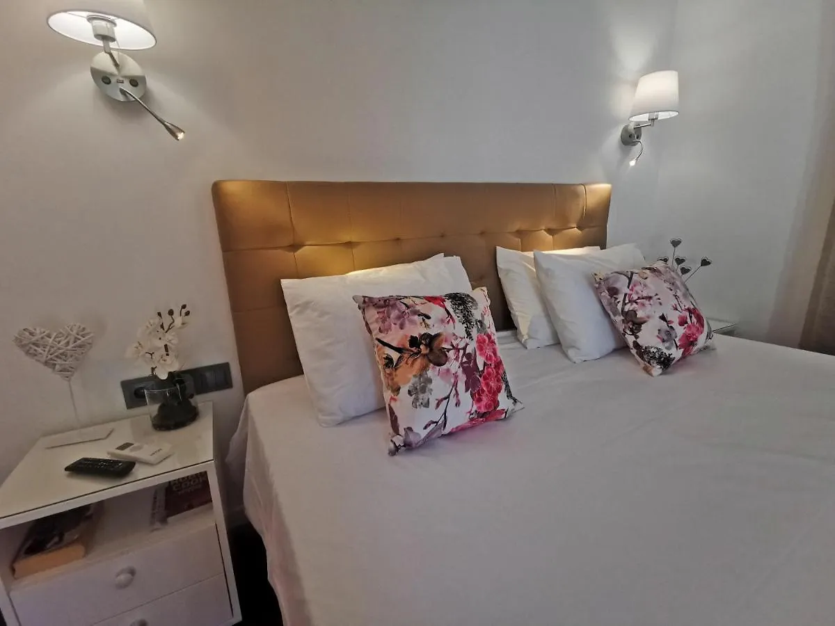 Apartment Charming Studios In Calheta Beach - Villa Esmeralda