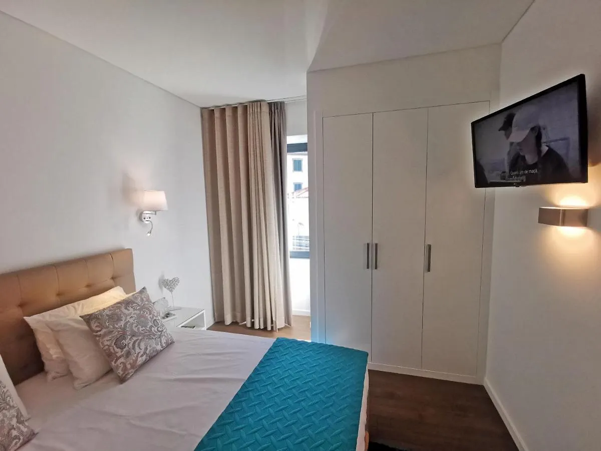Charming Studios In Calheta Beach - Villa Esmeralda